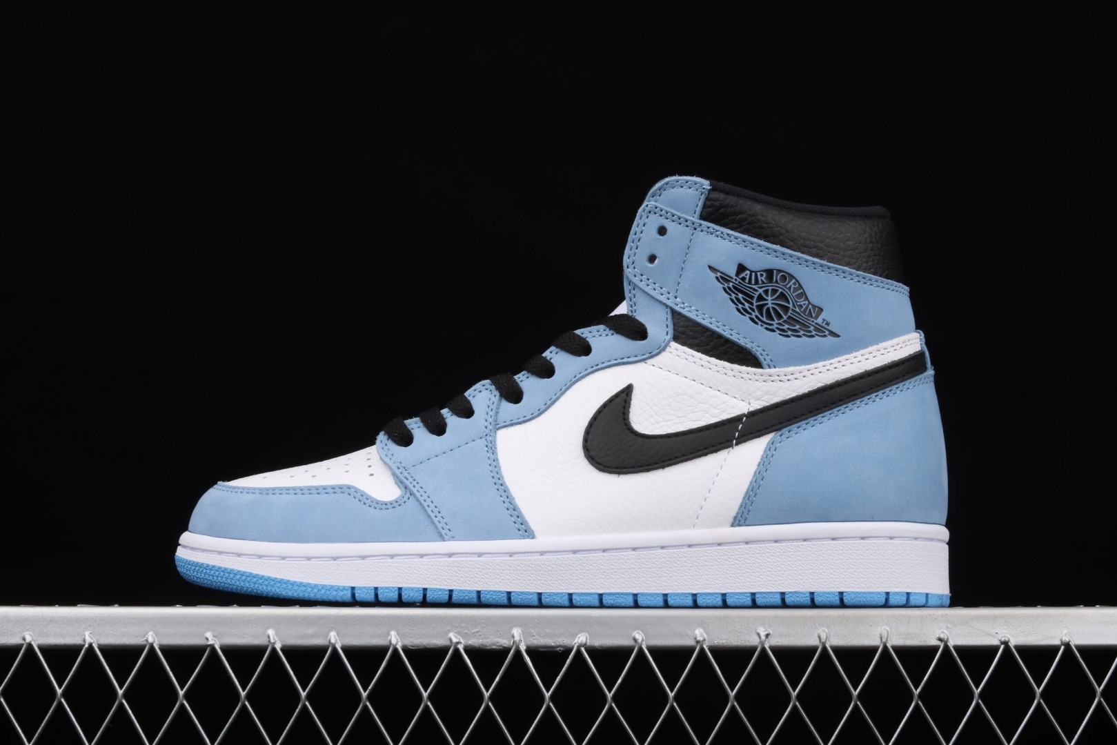 Air Jordan 1 Retro High University Blue AJ1