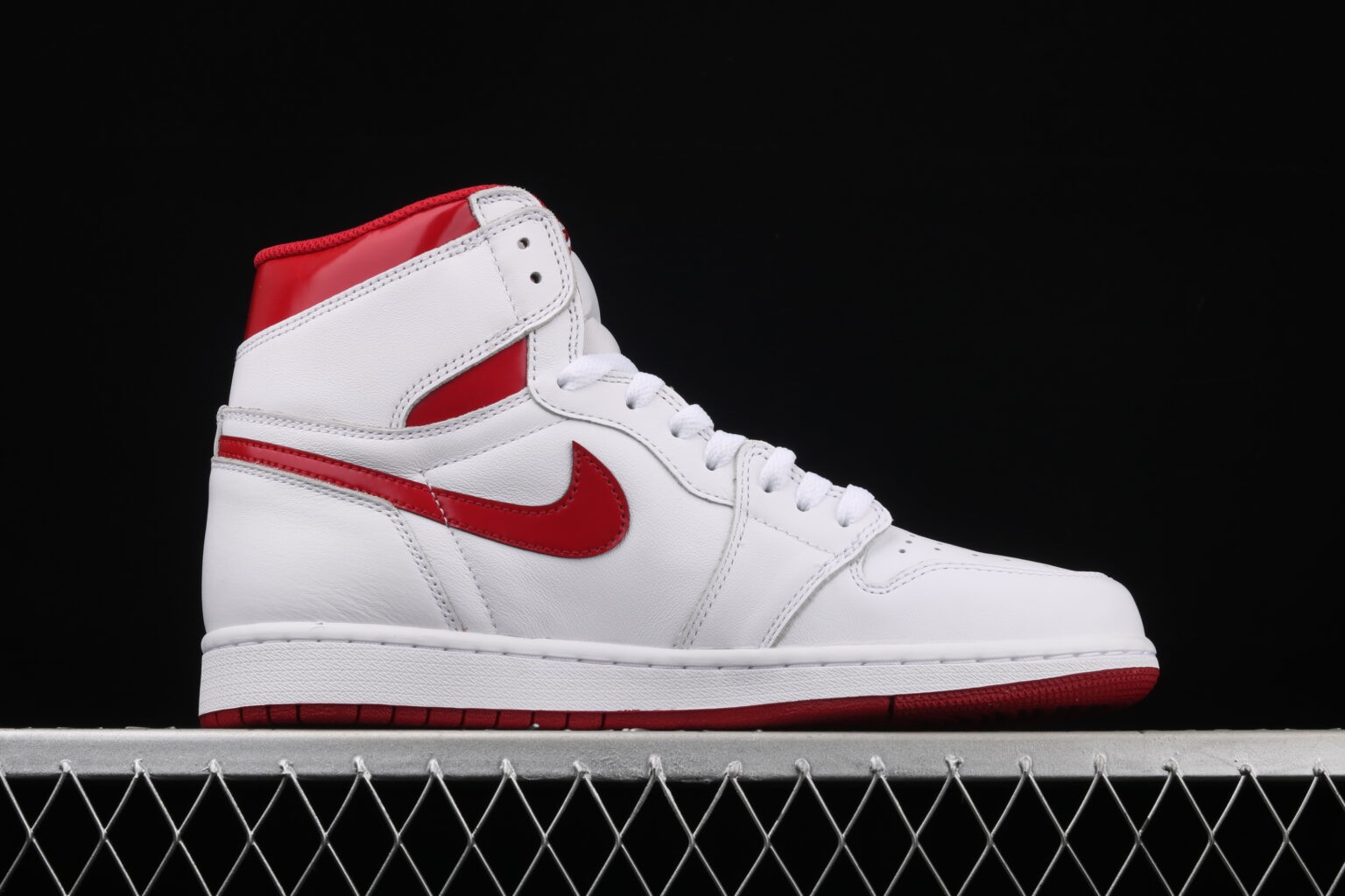 Air Jordan 1 Retro Metallic Red AJ1