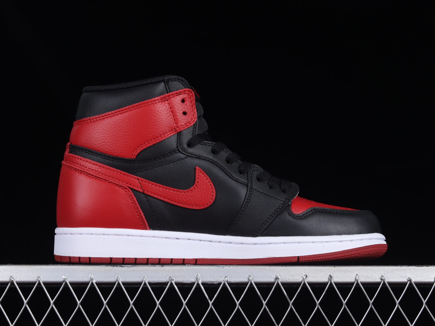 Air Jordan 1 Retro High OG Banned AJ1