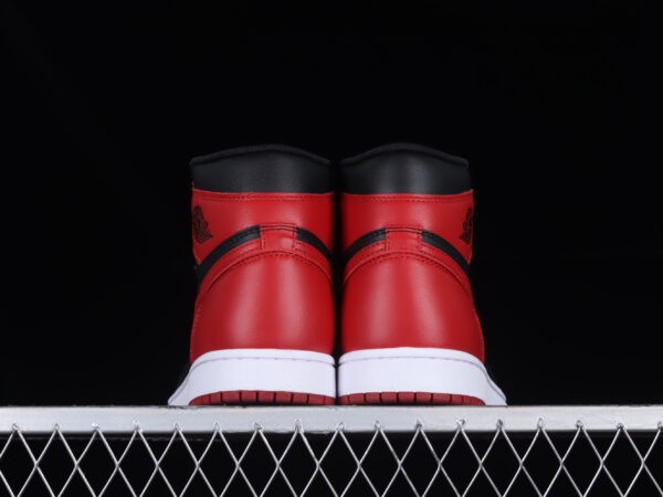 Air Jordan 1 Retro High OG Banned AJ1