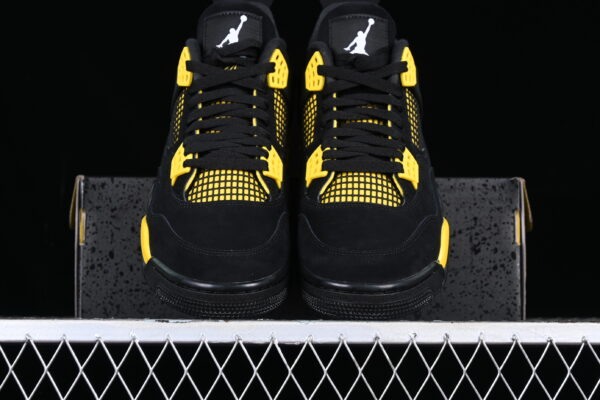 Air Jordan 4 Thunder